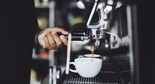 Meerdere bakken sterke koffie per dag verlaagt kans op prostaatkanker
